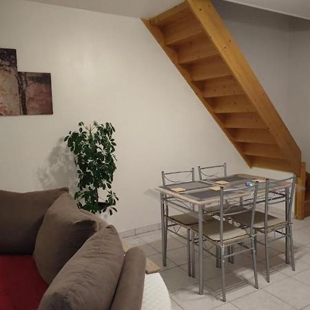 Au Pied Du Chateau 2 Bellegarde-du-Loiret Стая снимка