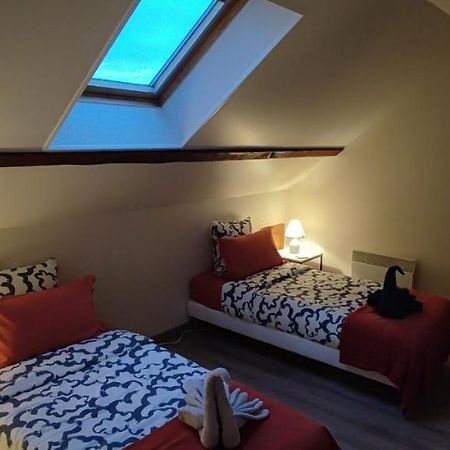 Au Pied Du Chateau 2 Bellegarde-du-Loiret Стая снимка