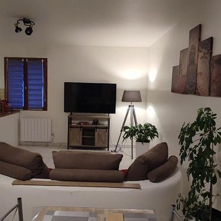 Au Pied Du Chateau 2 Bellegarde-du-Loiret Екстериор снимка