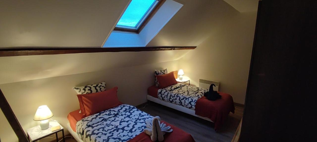 Au Pied Du Chateau 2 Bellegarde-du-Loiret Стая снимка