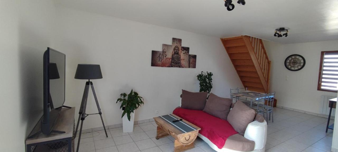 Au Pied Du Chateau 2 Bellegarde-du-Loiret Стая снимка