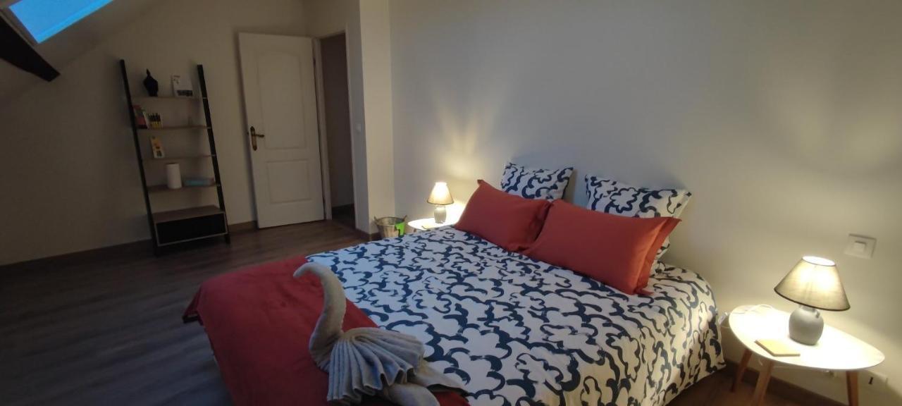 Au Pied Du Chateau 2 Bellegarde-du-Loiret Стая снимка