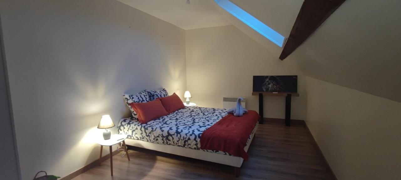Au Pied Du Chateau 2 Bellegarde-du-Loiret Стая снимка